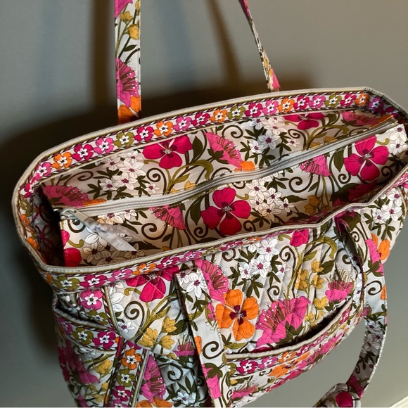 SOLD Vera Bradley Get Carried Away Large Tote/weekender LIKE NEW - Picture 3 of 12